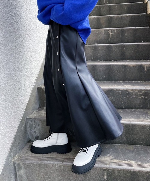 PAGEBOY（ページボーイ）の「エコレザードットスリットスカート（スカート・レディース・ブラック/オフホワイト/モカ・FREE）」の4枚目の写真