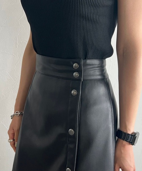 PAGEBOY（ページボーイ）の「エコレザードットスリットスカート（スカート・レディース・ブラック/オフホワイト/モカ・FREE）」の11枚目の写真