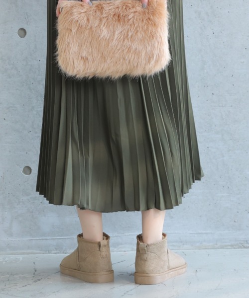 VIVIAN（ヴィヴィアン）の「もこもこ撥水ミニ丈ムートンブーツ（ブーツ・レディース・グレー系その他3/ブラック系その他3/イエロー系その他6/グレー系その他6・M/LL/L/S）」の8枚目の写真