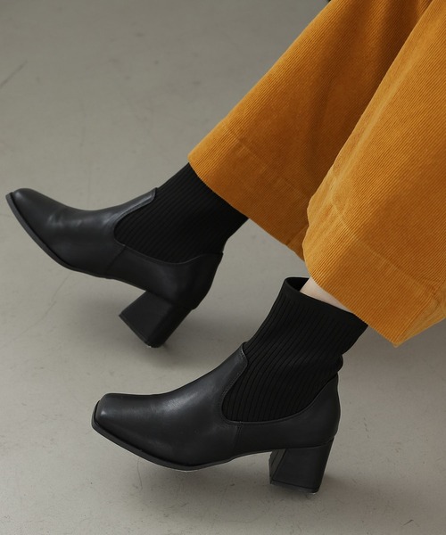 LAKOLE（ラコレ）の「リブニットショートブーツ / 164265（ブーツ・レディース・ブラック/アイボリー・MEDIUM/LARGE）」の2枚目の写真