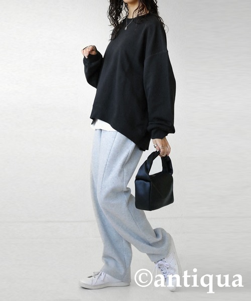 antiqua(アンティカ)の「ショート丈裏毛プルオーバー(スウェット・レディース・杢グレー/スミクロ/ブラック/グレイッシュベージュ/ブルー系その他/グリーン/レッド/ピンク/レンガ/イエロー系その他/ダークグリーン/ネイビー/ベビーピンク/ダークブラウン/アイボリー/ブラウン系その他/パープル・FREE)」の21枚目の写真