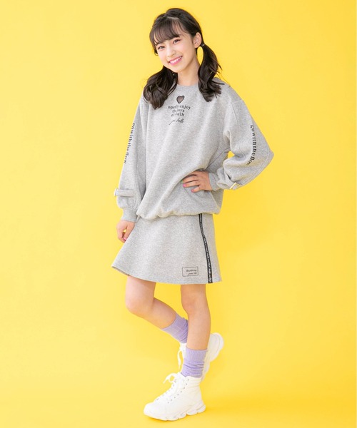 JENNI belle(ジェニィベル)の「【WEB限定】裏起毛袖ベルトロング丈トレーナー(スウェット・キッズ・グリーン/ラベンダー/グレー・130cm/140cm/150cm/160cm)」の4枚目の写真