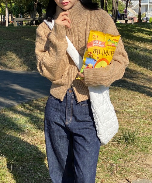 by muni:r(バイ ムニール)の「カジュアルキルティングビッグバック(ショルダーバッグ・レディース・ブラック/ホワイト・ONE SIZE)」の5枚目の写真