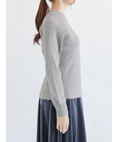 Te chichi（テチチ）の「衿パールハイネックリブニットプルオーバー（ニット/セーター・レディース・オフホワイト/グレー/ブラック・ﾌﾘ-）」の6枚目の写真