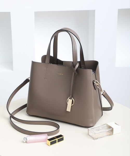 Ungrid(アングリッド)の「【Ungrid/アングリッド】【WEB限定商品】キーリングチャーム付 両アオリポケット ハンドバッグ(ハンドバッグ・レディース・アイボリー/キャメル/ブルー系その他/グレイッシュベージュ/ブラック/カーキ/ベージュ/スモークピンク/オリーブ/ダークブラウン/ライトブルー/ホワイト・FREE)」の6枚目の写真