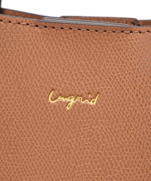 Ungrid(アングリッド)の「【Ungrid/アングリッド】【WEB限定商品】キーリングチャーム付 両アオリポケット ハンドバッグ(ハンドバッグ・レディース・アイボリー/キャメル/ブルー系その他/グレイッシュベージュ/ブラック/カーキ/ベージュ/スモークピンク/オリーブ/ダークブラウン/ライトブルー/ホワイト・FREE)」の17枚目の写真