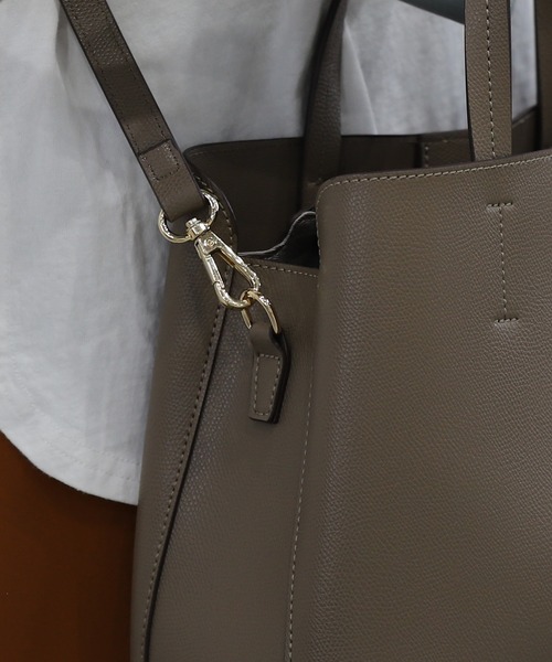 Ungrid(アングリッド)の「【Ungrid/アングリッド】【WEB限定商品】キーリングチャーム付 両アオリポケット ハンドバッグ(ハンドバッグ・レディース・アイボリー/キャメル/ブルー系その他/グレイッシュベージュ/ブラック/カーキ/ベージュ/スモークピンク/オリーブ/ダークブラウン/ライトブルー/ホワイト・FREE)」の14枚目の写真