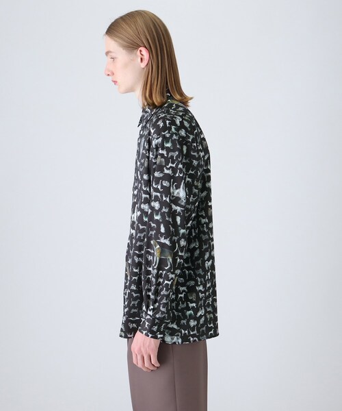 tk.TAKEO KIKUCHI（ティーケータケオキクチ）の「◆アニマル総柄シャツ(ユニセックスアイテム)（シャツ/ブラウス・メンズ・ライトグレー系3/ベージュ系3/ブラック系3・01/02/03）」の6枚目の写真