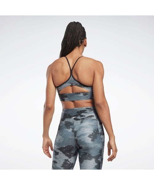 Reebok（リーボック）の「シーズナル ブラ / WOR Seasonal AOP Bra（スポーツブラ・レディース・ブラックミックス/グリーン/パープル/ローズ/ネイビー・X-SMALL/SMALL/MEDIUM/LARGE/X-LARGE/XX-LARGE）」の7枚目の写真