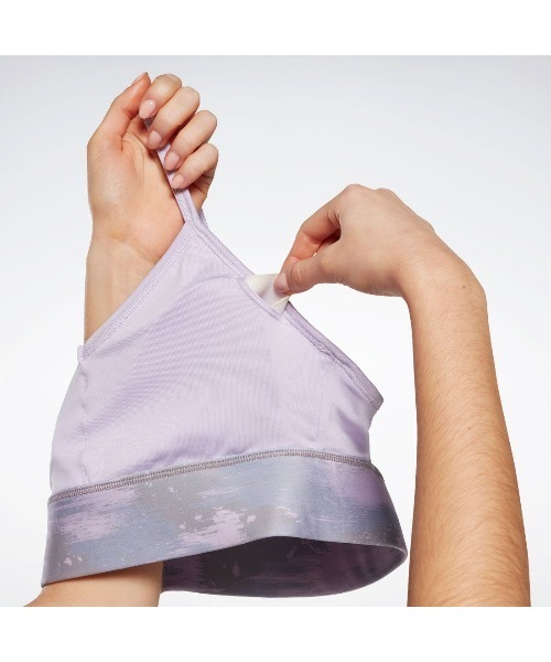 Reebok（リーボック）の「シーズナル ブラ / WOR Seasonal AOP Bra（スポーツブラ・レディース・ブラックミックス/グリーン/パープル/ローズ/ネイビー・X-SMALL/SMALL/MEDIUM/LARGE/X-LARGE/XX-LARGE）」の15枚目の写真