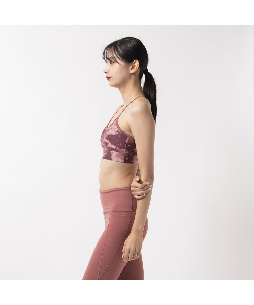 Reebok（リーボック）の「シーズナル ブラ / WOR Seasonal AOP Bra（スポーツブラ・レディース・ブラックミックス/グリーン/パープル/ローズ/ネイビー・X-SMALL/SMALL/MEDIUM/LARGE/X-LARGE/XX-LARGE）」の19枚目の写真