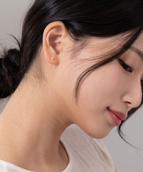 CEMONEMO（セモネモ）の「【金属アレルギー対応】 デイリー ジルコニア ポイント ピアス / silver925（ピアス（両耳用）・レディース・ゴールド/シルバー・FREE）」の5枚目の写真