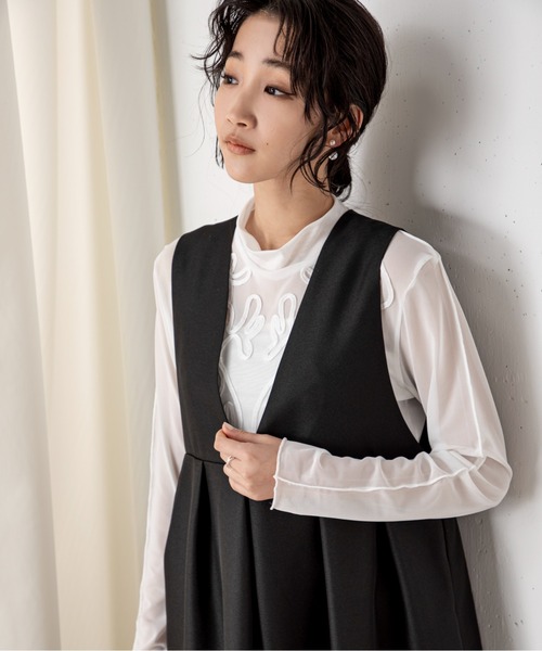 MILLION CARATS(ミリオンカラッツ)の「立体感のある大きめの刺繍がコーディネートに上品なアクセントを加えるテープ刺繍シアーカットソー(Tシャツ/カットソー・レディース・オフホワイト/ブラック・FREE)」の12枚目の写真