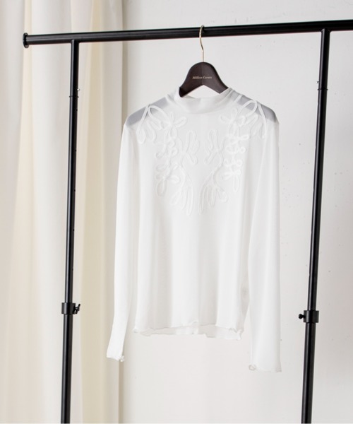 MILLION CARATS(ミリオンカラッツ)の「立体感のある大きめの刺繍がコーディネートに上品なアクセントを加えるテープ刺繍シアーカットソー(Tシャツ/カットソー・レディース・オフホワイト/ブラック・FREE)」の15枚目の写真