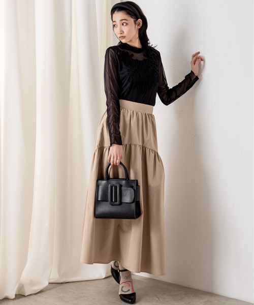 MILLION CARATS(ミリオンカラッツ)の「立体感のある大きめの刺繍がコーディネートに上品なアクセントを加えるテープ刺繍シアーカットソー(Tシャツ/カットソー・レディース・オフホワイト/ブラック・FREE)」の17枚目の写真