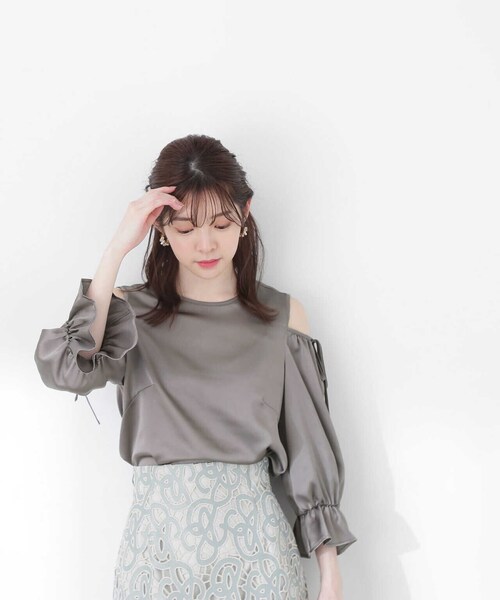 PROPORTION BODY DRESSING(プロポーションボディドレッシング)の「オープンショルダーブラウス / 1213110400(シャツ/ブラウス・レディース・オフホワイト/ピンク/ダークグレー・SMALL/MEDIUM)」の20枚目の写真