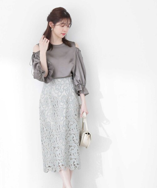 PROPORTION BODY DRESSING(プロポーションボディドレッシング)の「オープンショルダーブラウス / 1213110400(シャツ/ブラウス・レディース・オフホワイト/ピンク/ダークグレー・SMALL/MEDIUM)」の21枚目の写真