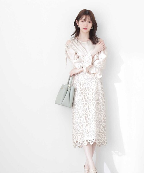 PROPORTION BODY DRESSING(プロポーションボディドレッシング)の「オープンショルダーブラウス / 1213110400(シャツ/ブラウス・レディース・オフホワイト/ピンク/ダークグレー・SMALL/MEDIUM)」の6枚目の写真