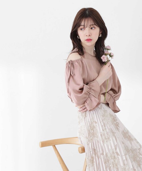 PROPORTION BODY DRESSING(プロポーションボディドレッシング)の「オープンショルダーブラウス / 1213110400(シャツ/ブラウス・レディース・オフホワイト/ピンク/ダークグレー・SMALL/MEDIUM)」の9枚目の写真