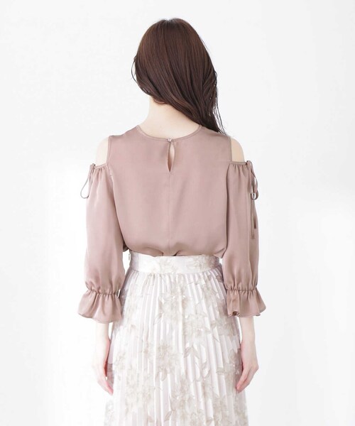 PROPORTION BODY DRESSING(プロポーションボディドレッシング)の「オープンショルダーブラウス / 1213110400(シャツ/ブラウス・レディース・オフホワイト/ピンク/ダークグレー・SMALL/MEDIUM)」の16枚目の写真