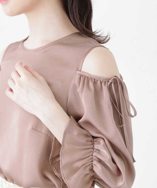PROPORTION BODY DRESSING(プロポーションボディドレッシング)の「オープンショルダーブラウス / 1213110400(シャツ/ブラウス・レディース・オフホワイト/ピンク/ダークグレー・SMALL/MEDIUM)」の17枚目の写真