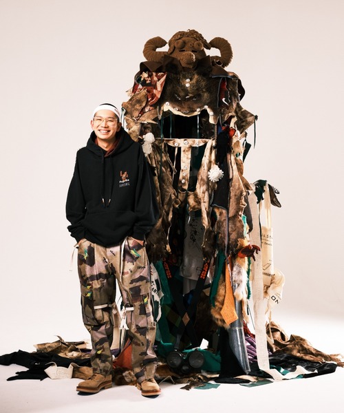 SEVESKIG(セヴシグ)の「SEVESKIG/セブシグ/SWEAT PARKA STORY BORD HIMURO TOKITA(パーカー・メンズ・ホワイト/ブラック・SMALL/MEDIUM/LARGE/X-LARGE)」の5枚目の写真