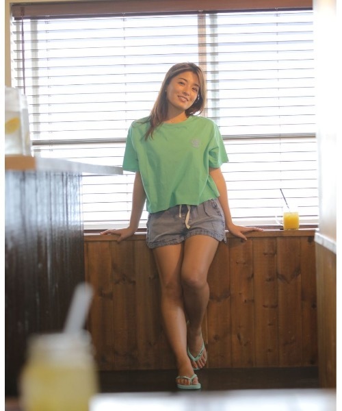 rip curl(リップカール)の「【RIPCURL(リップカール)】SEARCH ICON CROP TEE レディースクロップ丈半袖Tシャツ(Tシャツ/カットソー・レディース・ネイビー/ゴールド/グリーン・MEDIUM/SMALL/X-SMALL)」の2枚目の写真
