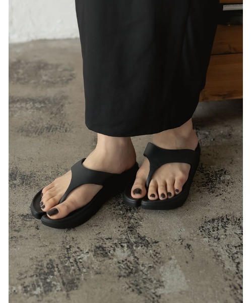 Re:EDIT（リエディ）の「足袋トングサンダル（サンダル・レディース・ブラック/アイボリー・LARGE/SMALL/MEDIUM）」の3枚目の写真