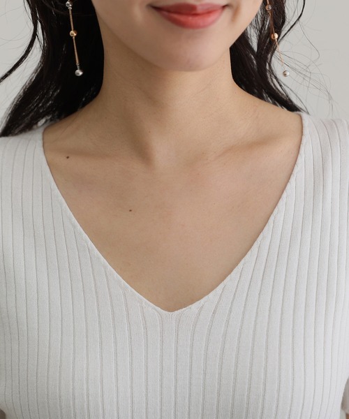 ElegChic(エレグシック)の「Vネックハーフスリーブサマーニット(ニット/セーター・レディース・グレイッシュベージュ/オフホワイト/ブルー/ブラック・M/XL/4L)」の7枚目の写真