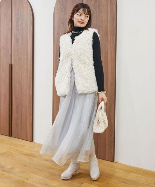 MAJESTIC LEGON（マジェスティックレゴン）の「【WEB限定XLサイズあり】フカフカヒールストレッチブーツ（ブーツ・レディース・アイボリー/ブラック・SMALL/MEDIUM/LARGE/X-LARGE）」の16枚目の写真