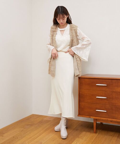 MAJESTIC LEGON（マジェスティックレゴン）の「【WEB限定XLサイズあり】フカフカヒールストレッチブーツ（ブーツ・レディース・アイボリー/ブラック・SMALL/MEDIUM/LARGE/X-LARGE）」の4枚目の写真