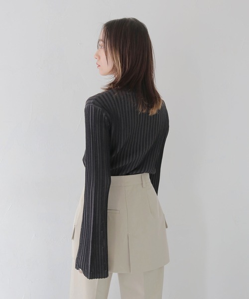CLEIO（クレイオ）の「【CLEIO】二重臼ベルスリーブハイネックニット/DOUBLE MILL BELL SLEEVE HIGH NECK KNIT/986-10626（ニット/セーター・レディース・アイボリー/サックスブルー/ベージュ/ピンクベージュ/ライトグレー/ブラック・FREE）」の19枚目の写真