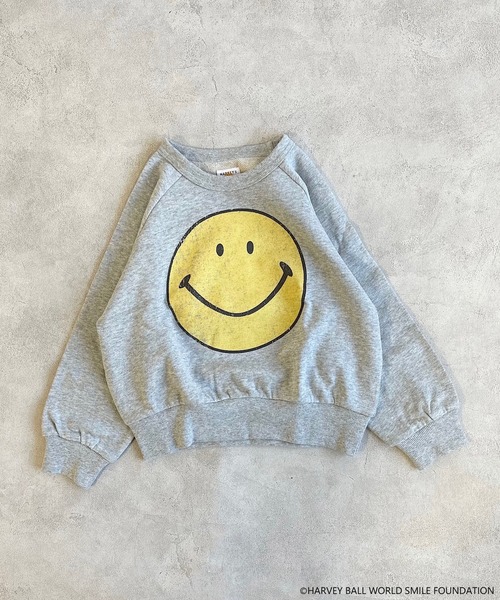 MARKEY'S（マーキーズ）の「【HARVEY BALL】別注SMILEY FACEプリントトレーナー（80～150cm）（スウェット・キッズ・杢グレー/グリーン/ワインレッド/ブラック・150/140/130/120/110/100/95/90/80）」の3枚目の写真