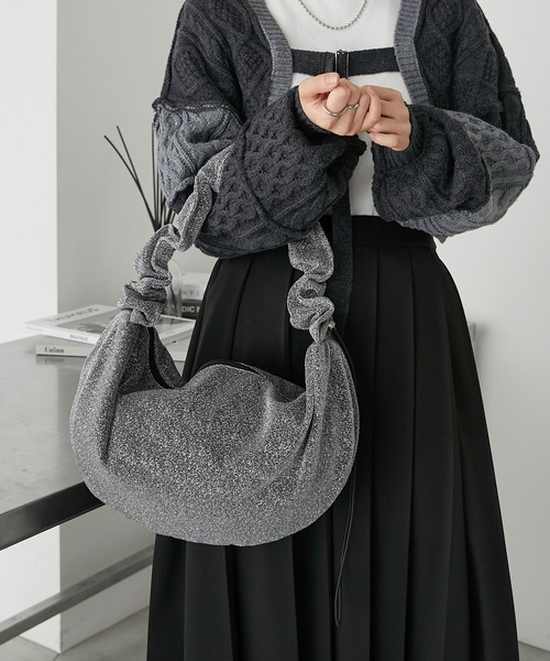 forksy.(フォルクシー)の「【forksy.】ジュピター2wayシャーリングショルダーバッグ(ショルダーバッグ・レディース・グレー/アイボリー・FREE)」の2枚目の写真