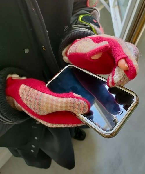 Casselini（キャセリーニ）の「Casselini(キャセリーニ)ジャガードグローブ（手袋・レディース・グリーン/レッド/イエロー/ベージュ・FREE）」の4枚目の写真