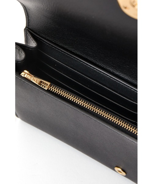 LOEWE(ロエベ)の「ペブル コンティネンタル ウォレット(シャイニーナパカーフ)(財布・レディース・ブラック・ONE SIZE)」の2枚目の写真