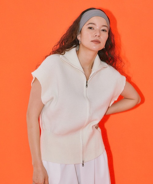 LIENCOEUR（リアンクール）の「スタンドネックZIPベスト（ニット/セーター・レディース・ブラック/アイボリー・FREE）」の2枚目の写真