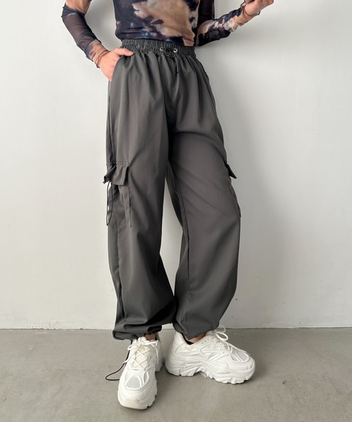 CLEA（クレア）の「ドロストパラシュートパンツ（カーゴパンツ・レディース・ブラック/グレー/ピンク・M）」の2枚目の写真