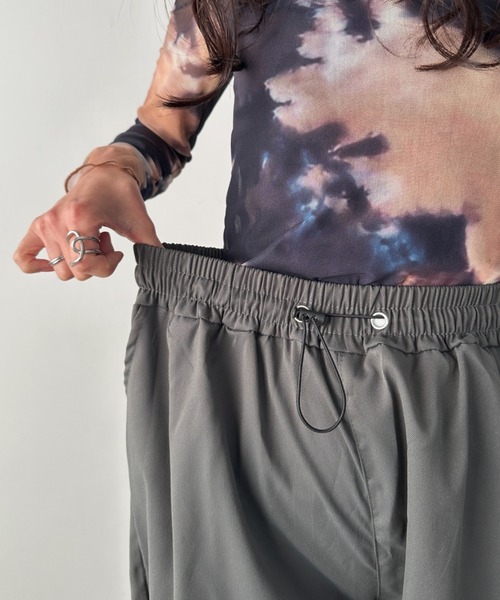 CLEA（クレア）の「ドロストパラシュートパンツ（カーゴパンツ・レディース・ブラック/グレー/ピンク・M）」の4枚目の写真