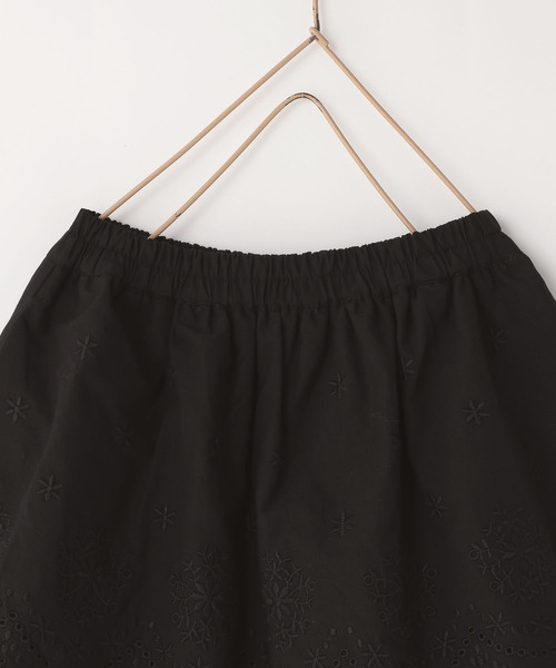 LOWRYS FARM（ローリーズファーム）の「シシュウティアードミニスカート　100711（スカート・キッズ・ホワイト/ブラック・110cm/120cm/130cm/140cm/150cm）」の3枚目の写真