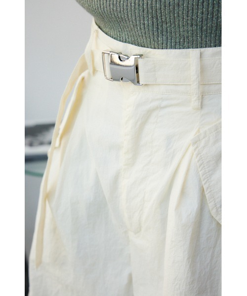 AZUL by moussy（アズールバイマウジー）の「カーゴパンツ（カーゴパンツ・レディース・ブラック/アイボリー・SMALL/MEDIUM）」の11枚目の写真