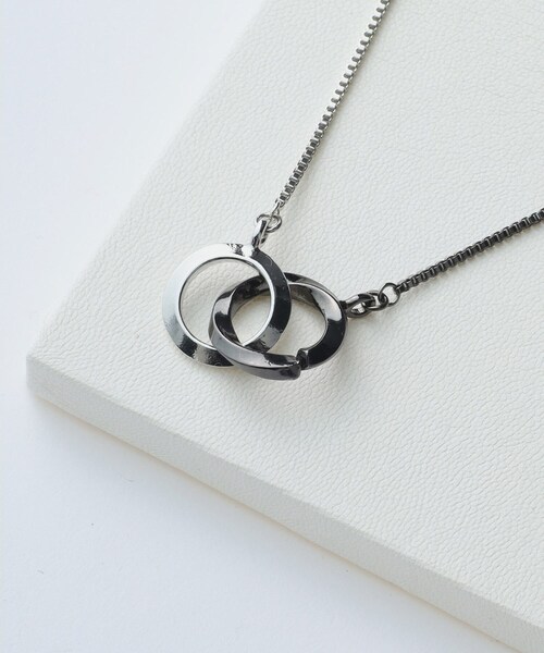 tk.TAKEO KIKUCHI（ティーケータケオキクチ）の「◆ダブルリングネックレス（ネックレス・メンズ・シルバー/ブラック系4/ブラック系5/シルバー系/シルバー系4/シルバー系5/ゴールド系5・00）」の2枚目の写真