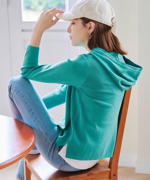 DALIA Vネックショートニットトップス｜BIGI online store
