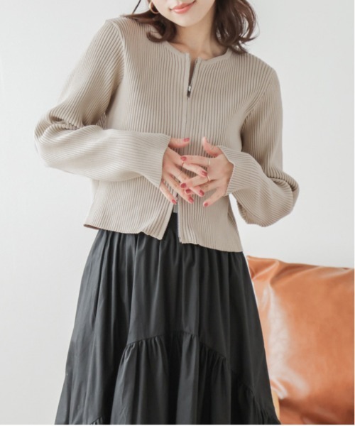 AMELY（エミリー）の「Wジップデザインニット（ニット/セーター・レディース・ピンク/グレイッシュベージュ/ブラック/ラベンダー/イエロー/ベージュ/ブルー・フリー）」の4枚目の写真