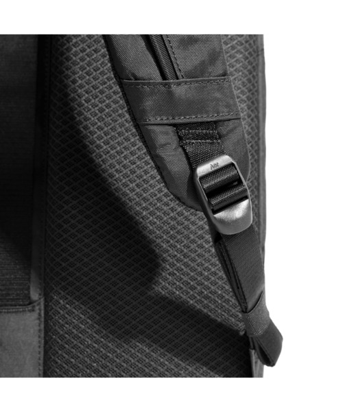 Aer（エアー）の「AER　Tech Pack 3 X-Pac　/　AER-39015（バックパック/リュック・メンズ・ブラック・FREE）」の14枚目の写真