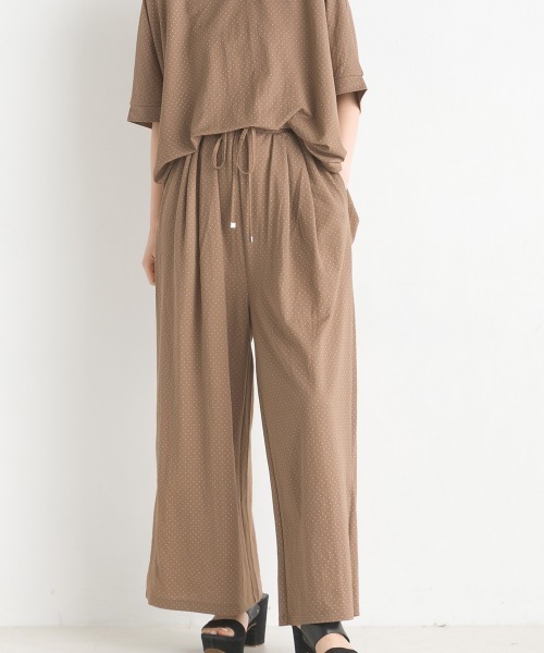 OMNES（オムネス）の「接触冷感レーヨンナイロンタックイージーパンツ（その他パンツ・レディース・ブラック/ブラウン/ブラック×ホワイト/グリーン/キャメル/イエロー/ネイビー/イエロー系その他/レッド/ラベンダー・FREE）」の9枚目の写真