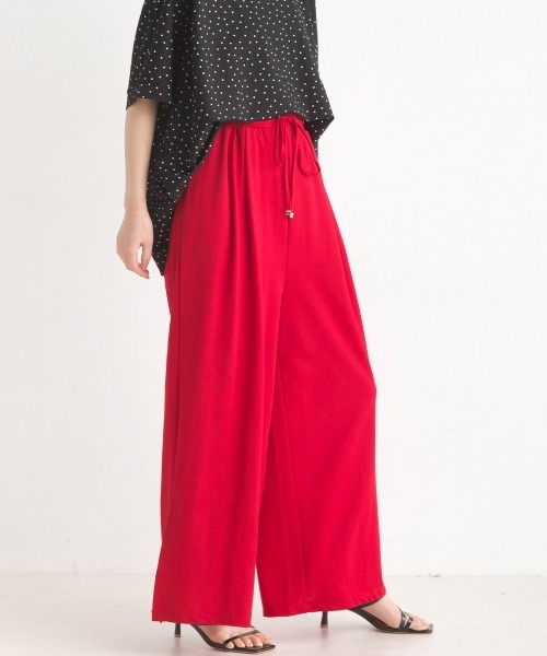 OMNES（オムネス）の「接触冷感レーヨンナイロンタックイージーパンツ（その他パンツ・レディース・ブラック/ブラウン/ブラック×ホワイト/グリーン/キャメル/イエロー/ネイビー/イエロー系その他/レッド/ラベンダー・FREE）」の10枚目の写真