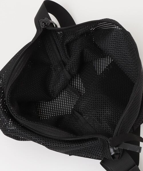 ADAM PATEK(アダムパテック)の「『ADAM PATEK』 mesh shoulder bag/メッシュショルダーバッグ(ショルダーバッグ・メンズ・ブラック・FREE)」の4枚目の写真
