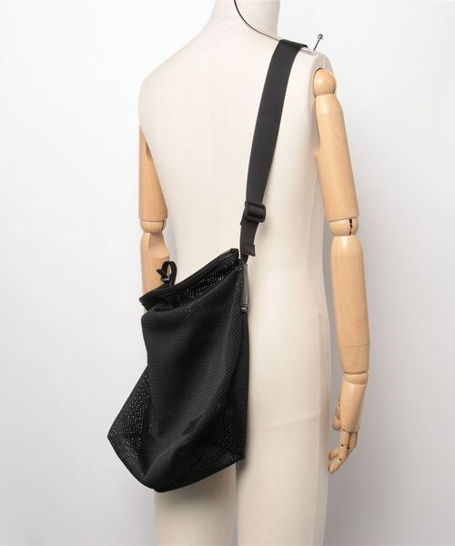 ADAM PATEK(アダムパテック)の「『ADAM PATEK』 mesh shoulder bag/メッシュショルダーバッグ(ショルダーバッグ・メンズ・ブラック・FREE)」の5枚目の写真