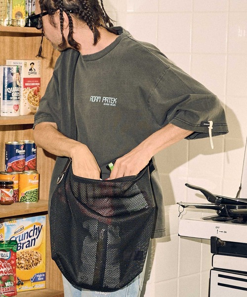 ADAM PATEK(アダムパテック)の「『ADAM PATEK』 mesh shoulder bag/メッシュショルダーバッグ(ショルダーバッグ・メンズ・ブラック・FREE)」の10枚目の写真